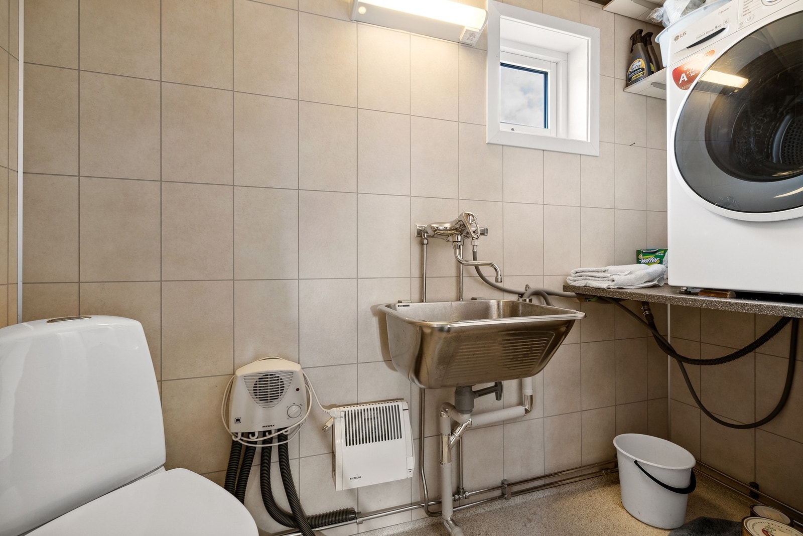 Vaskerom med wc Galleribilde