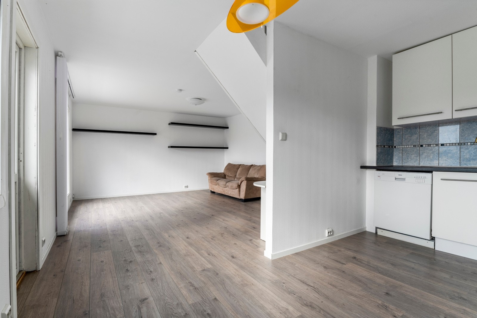 Kjøkken mot stue. Galleribilde