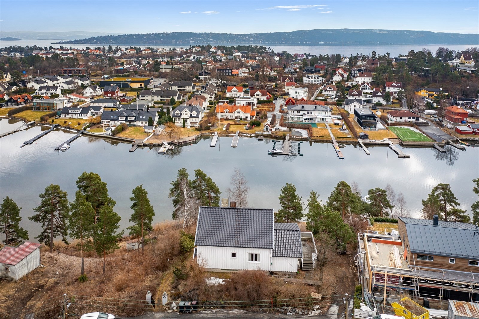 Enebolig i naturskjønne omgivelser, med mulighet for å nyte et liv ved sjøen. Galleribilde