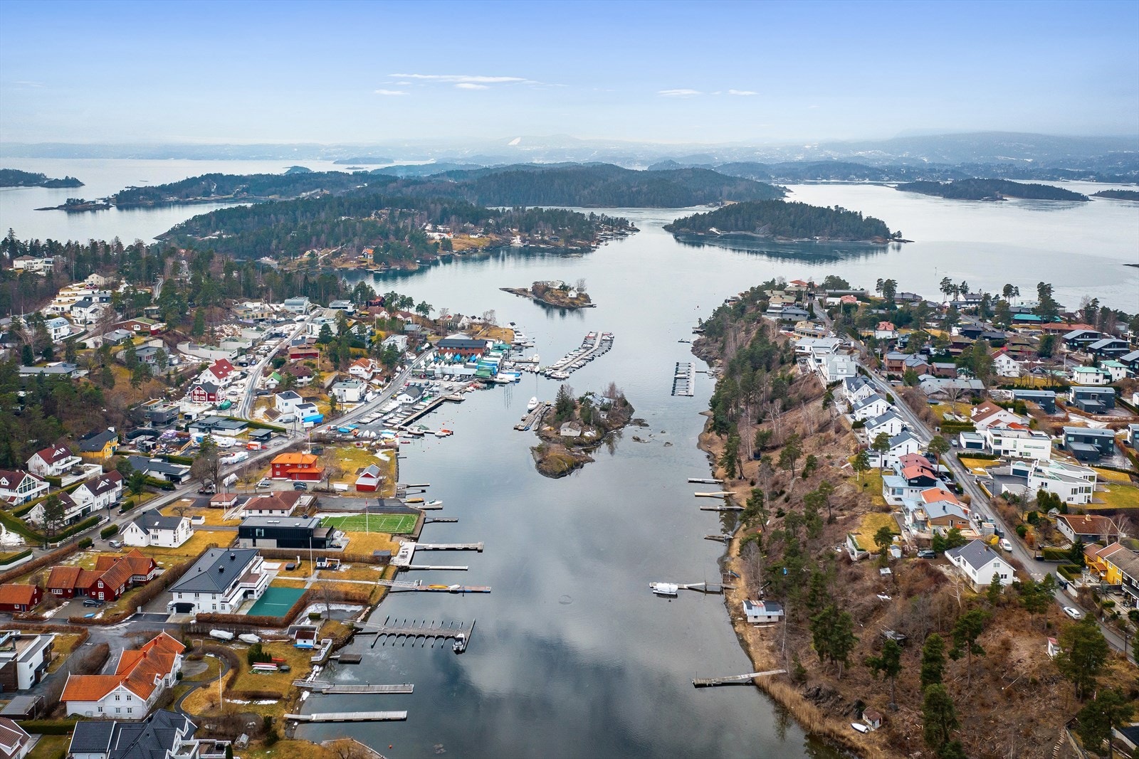 Kort vei til blant annet nye Hundsund grendesenter med idrettsanlegg, svømmehall, barnehage og ungdomsskole. Galleribilde