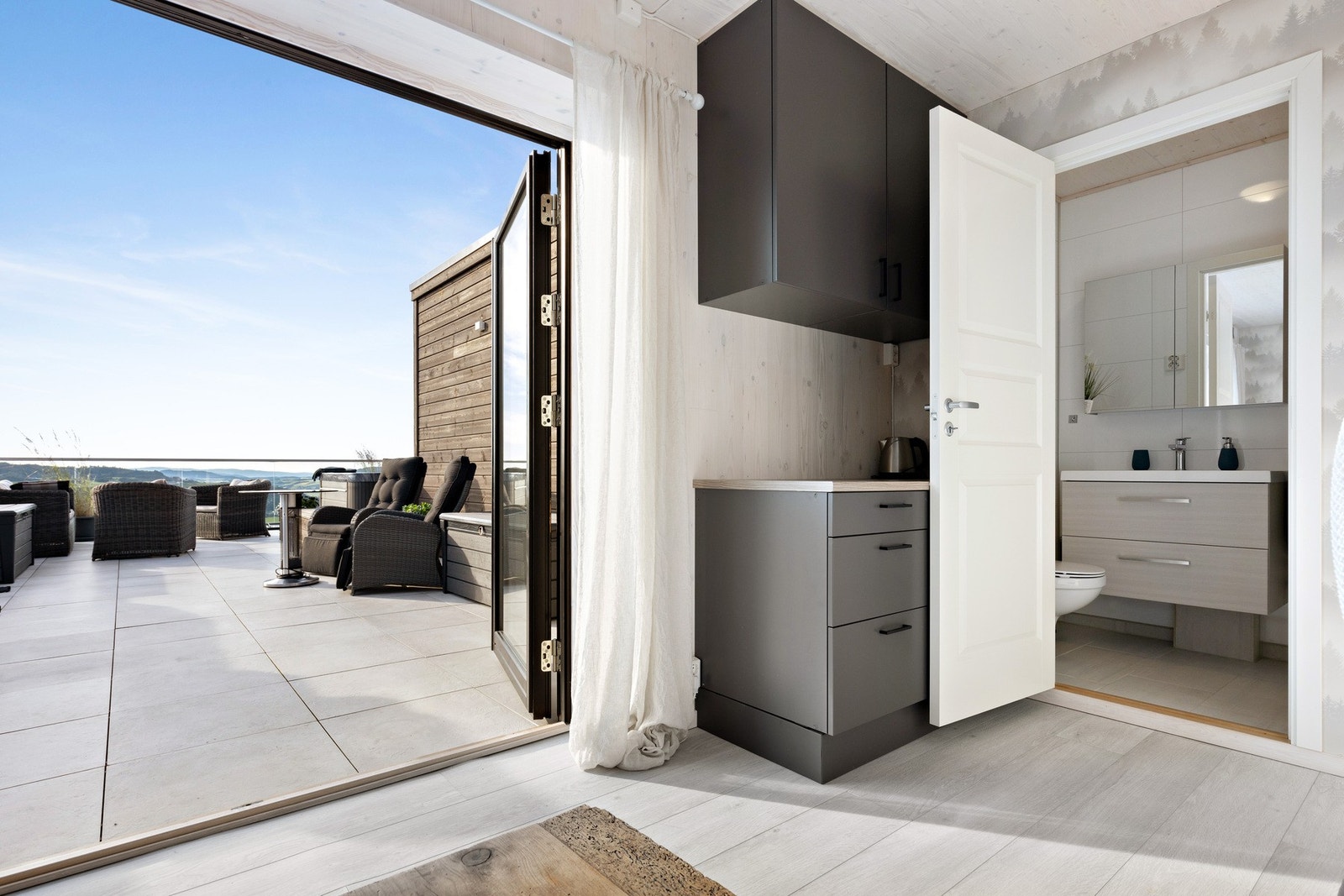 Boden ved takterrassen er innredet med stue og bad. Perfekt å ha rett ved evt Jacuzzi Galleribilde