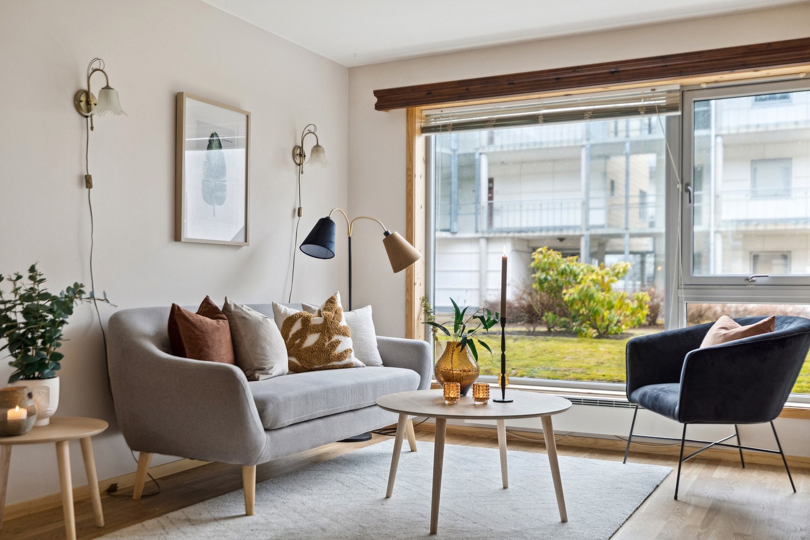 Boligen ligger i et rolig område med nærhet til butikker, fjorden, Ilaparken og sentrum for øvrig. Galleribilde