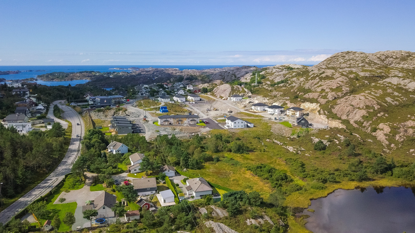 Sett mot vest. Her har du Signalfjellet like utenfor ytterdøren din med flotte turmuligheter og nydelig utsiktspunkt over storhavet i vest