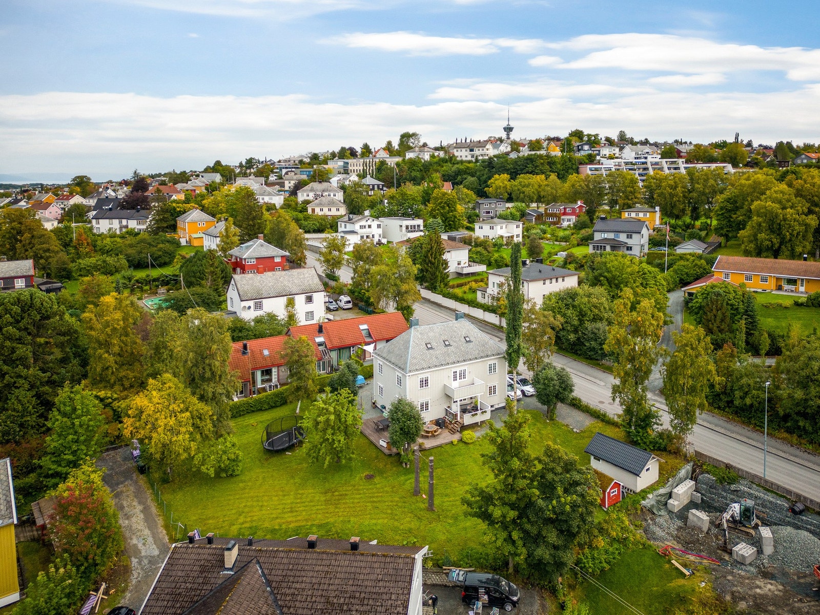 Attraktiv villaeiendom på Berg. Stor eiendomstomt på 1 526 kvm. Galleribilde