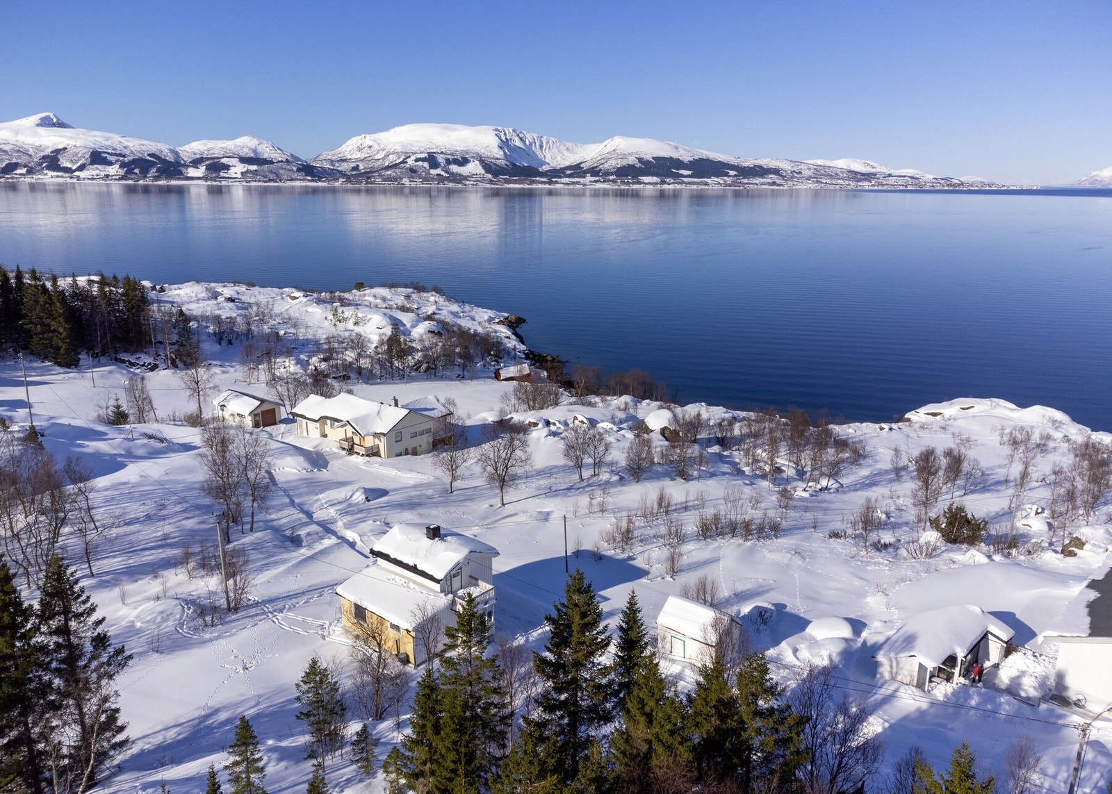 Eiendommen sett fra lufta Galleribilde