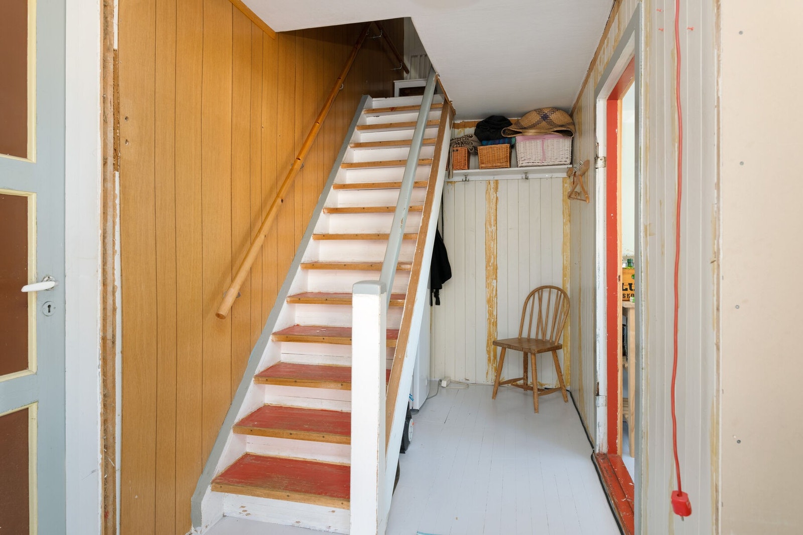 Gang, bla. med trapp til loft Galleribilde