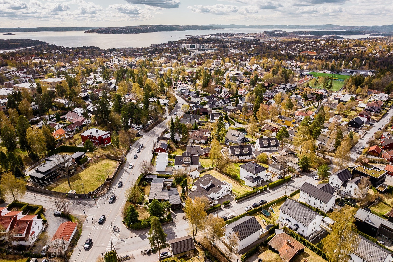 Nærhet til fjorden og vakre turområder. Galleribilde