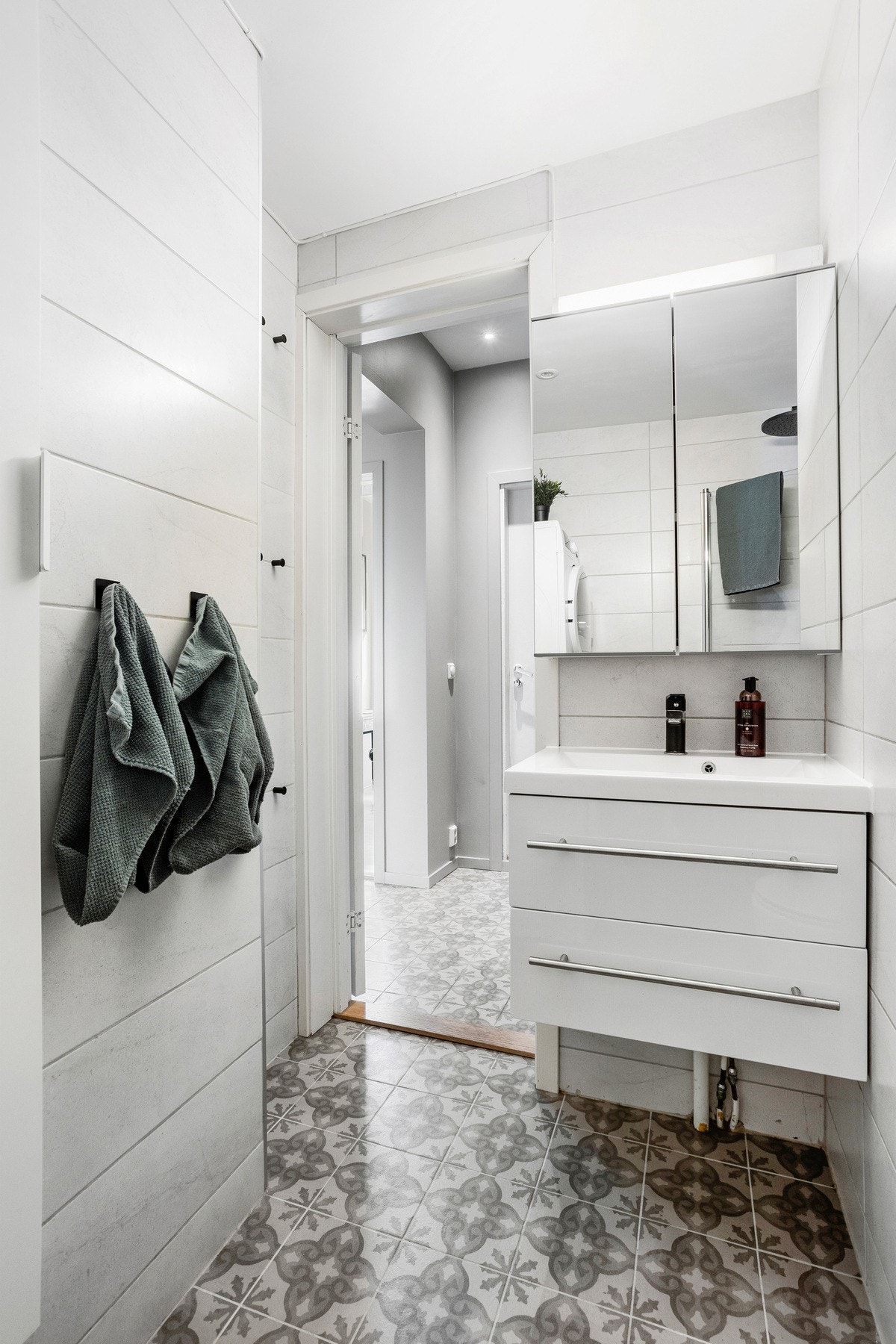 Badet har også opplegg til vaskemaskin og plass til tørketrommel. Galleribilde