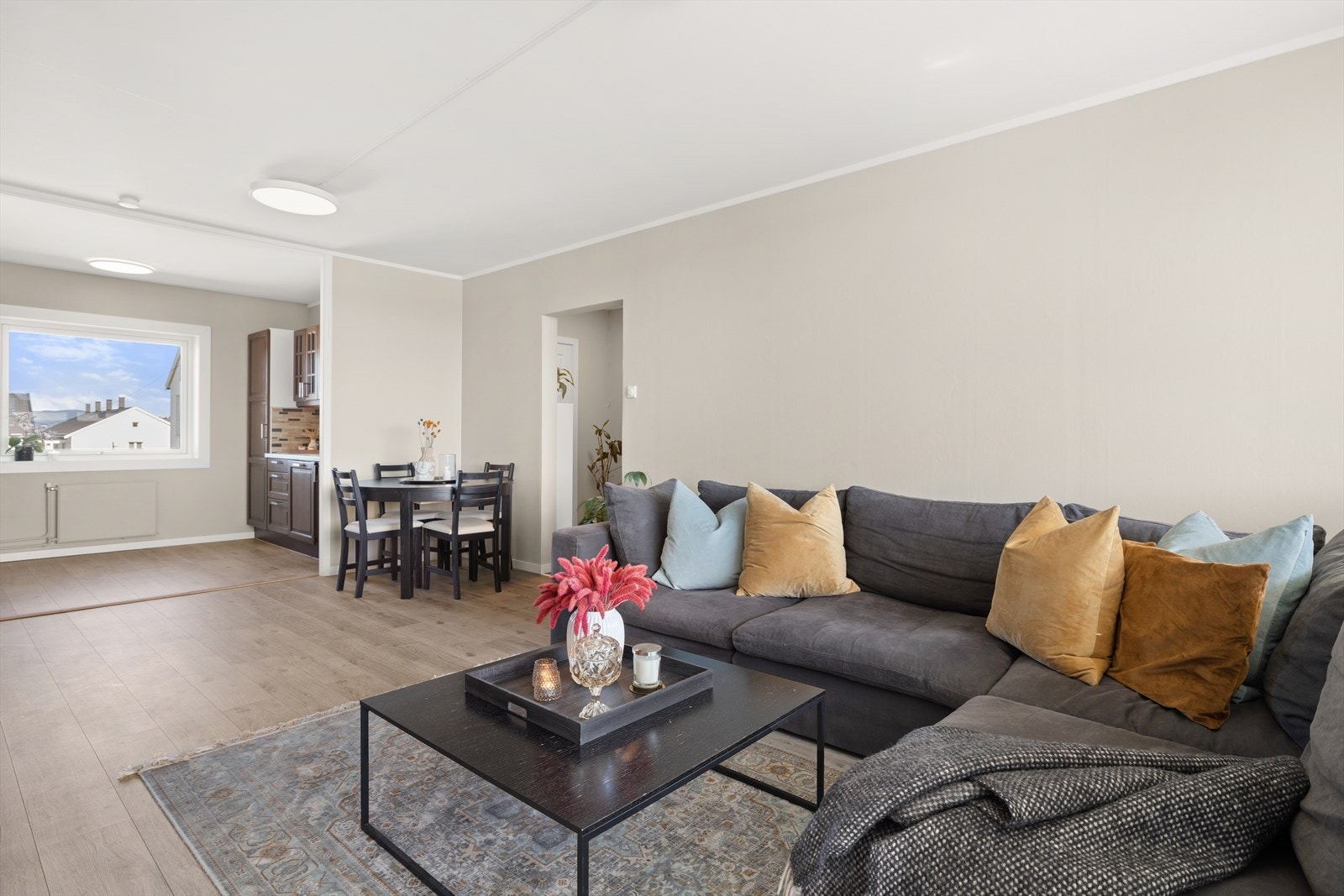 Den åpne løsningen bidrar til flere sosiale soner selv ved matlaging Galleribilde