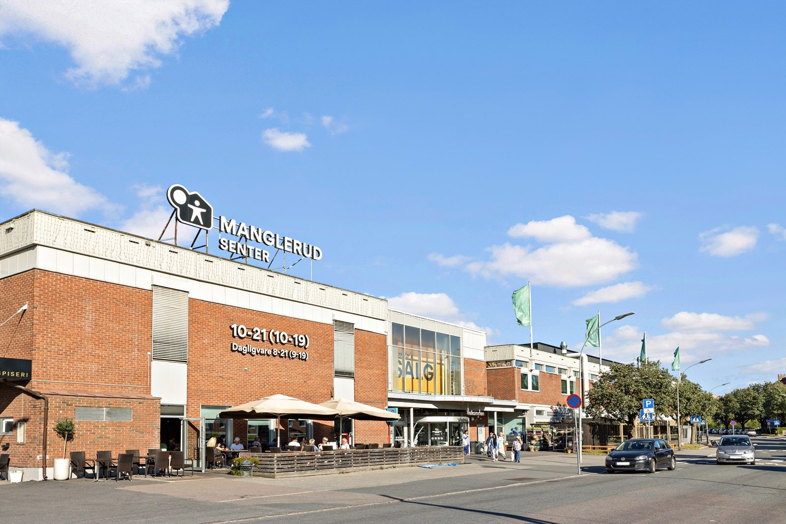 Manglerud senter med en rekke butikker og servicetilbud Galleribilde