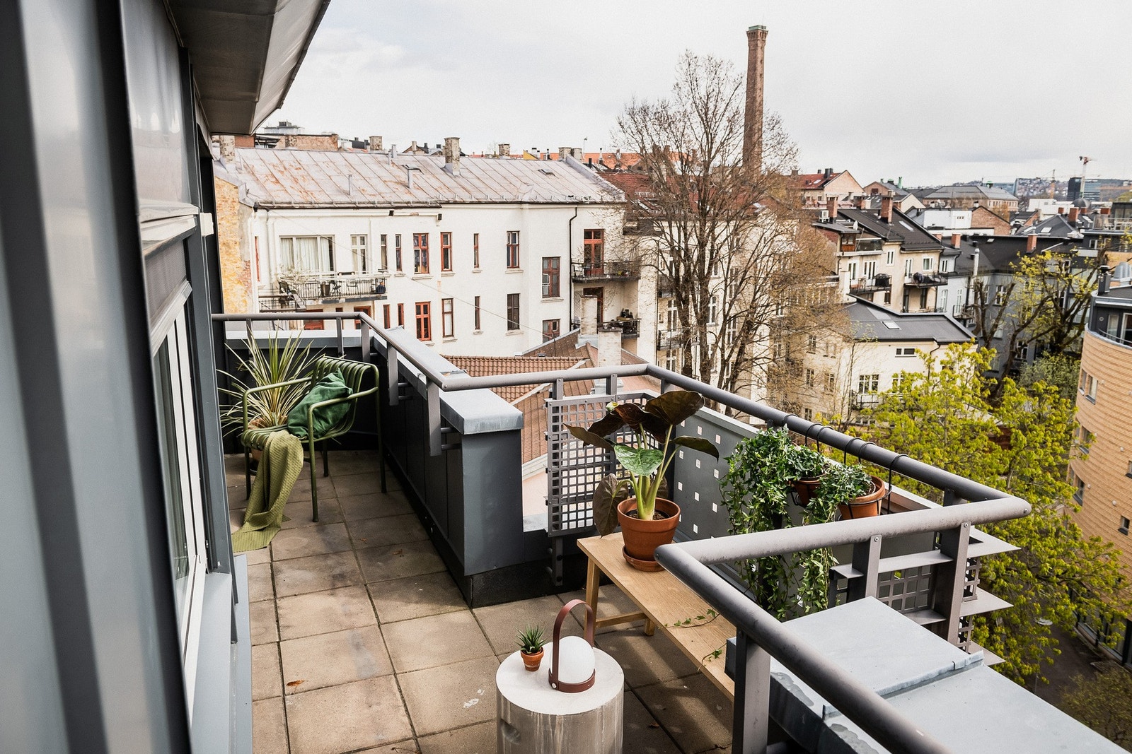 Privat takterrasse på ca. 13kvm med flott utsikt og gode solforhold. Galleribilde