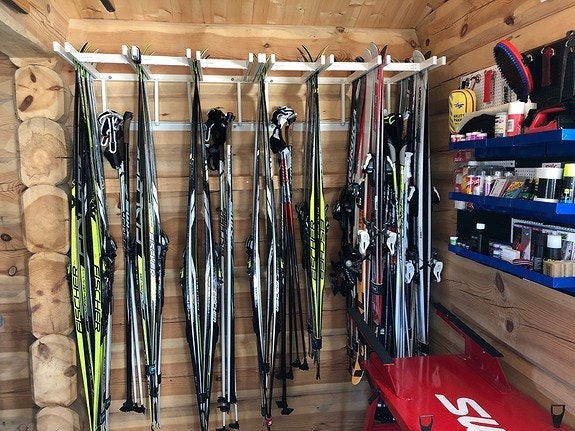 System for oppheng av ski i boden Galleribilde