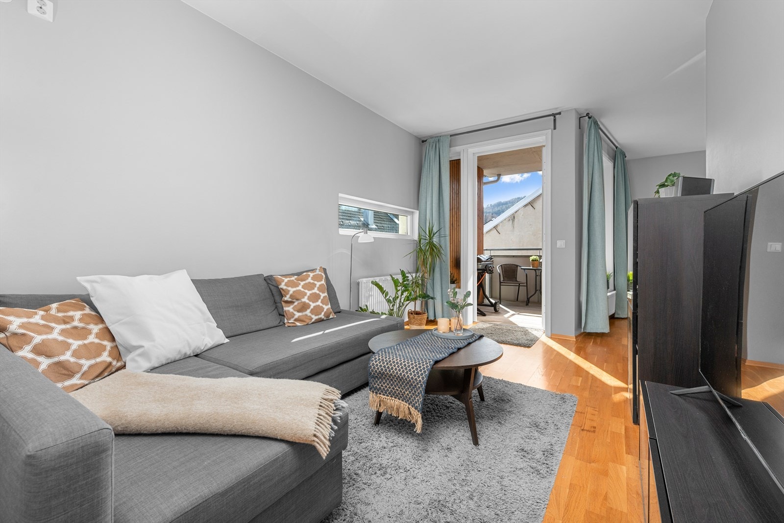 Leiligheten er malt i delikate og tidsriktige farger og holder en moderne standard Galleribilde