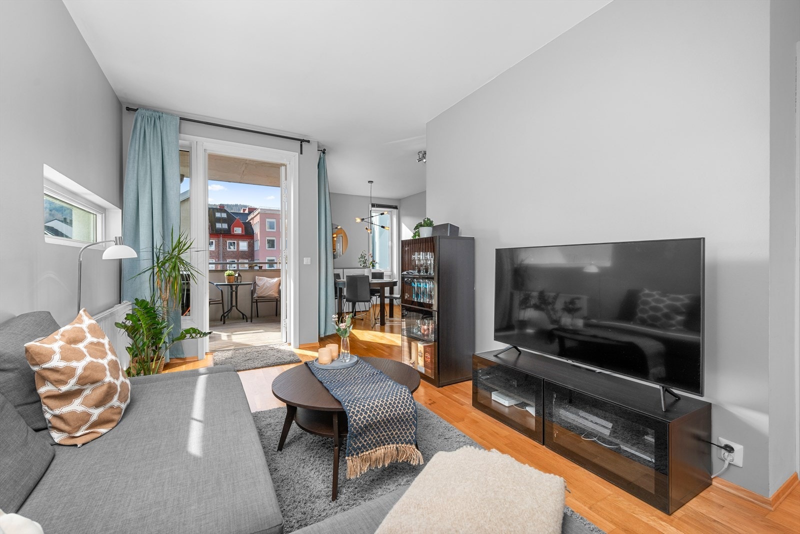 Velkommen til Nedre Ila 13 A - En moderne og innholdsrik 2-roms hjørneleilighet fra 2005, i 3. etg. Her bor du sentralt med ettertraktet beliggenhet i Ila. Galleribilde