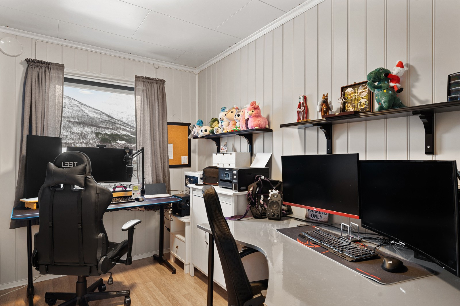 Soverom 2 er i dag innredet som kontor.