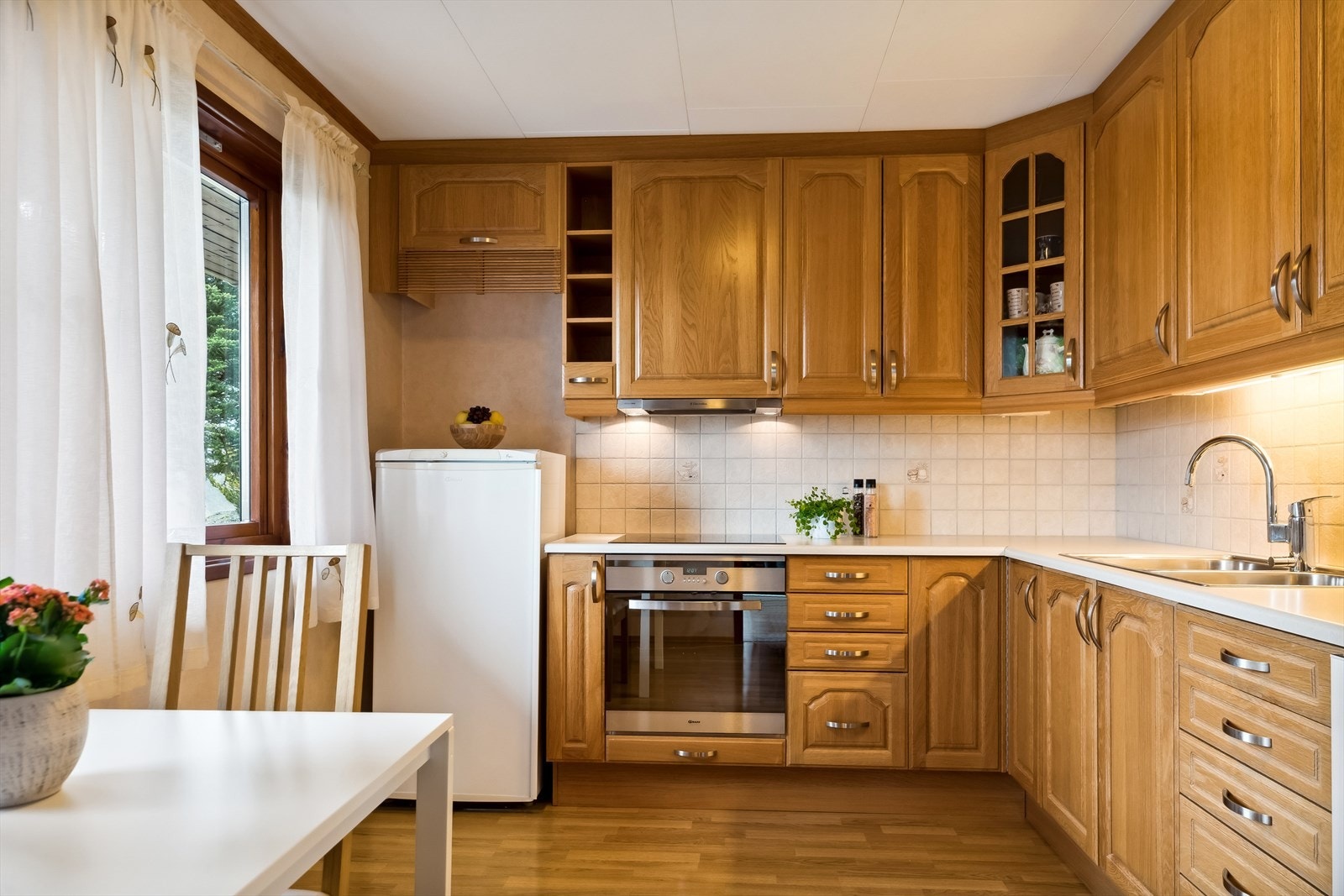 Ved stuen har du et romslig og velholdt kjøkken. Galleribilde