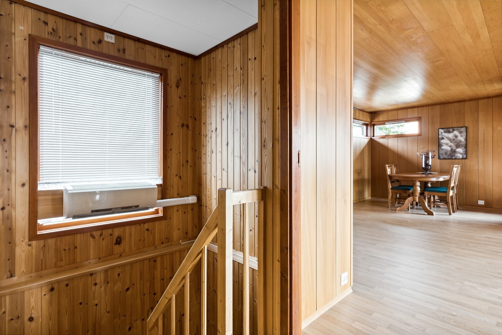 I trappeløpet er det luft-til-luft varmepumpe fra 2009. Galleribilde