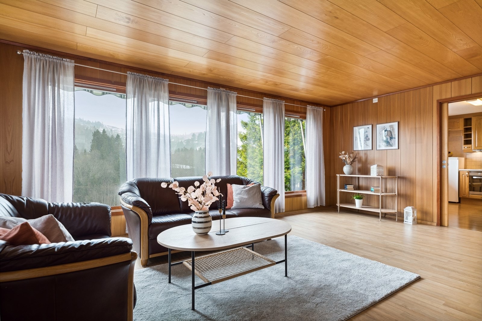 Det er skiftet flere vinduer i stuen i 2010, 2021 og 2022. Galleribilde