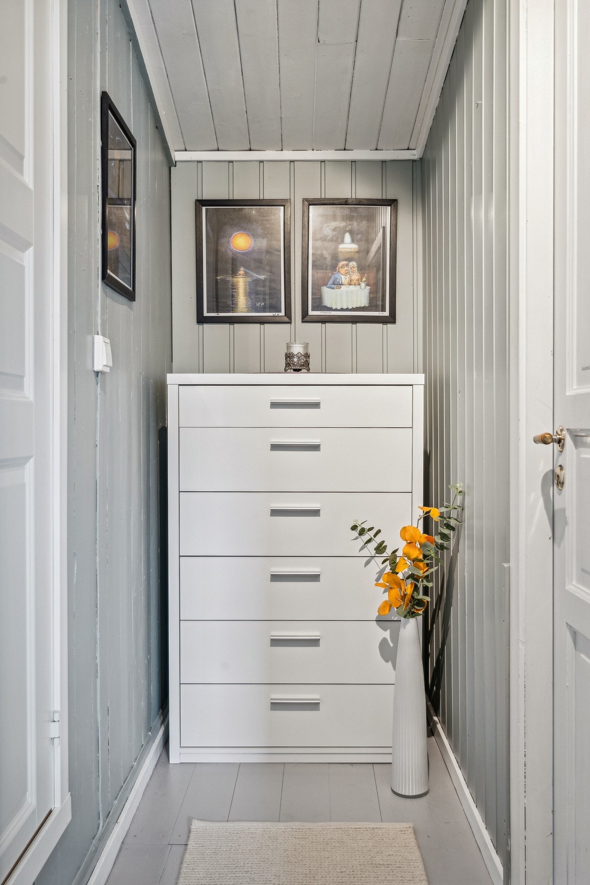 Gang med adkomst til bod og et soverom. Galleribilde