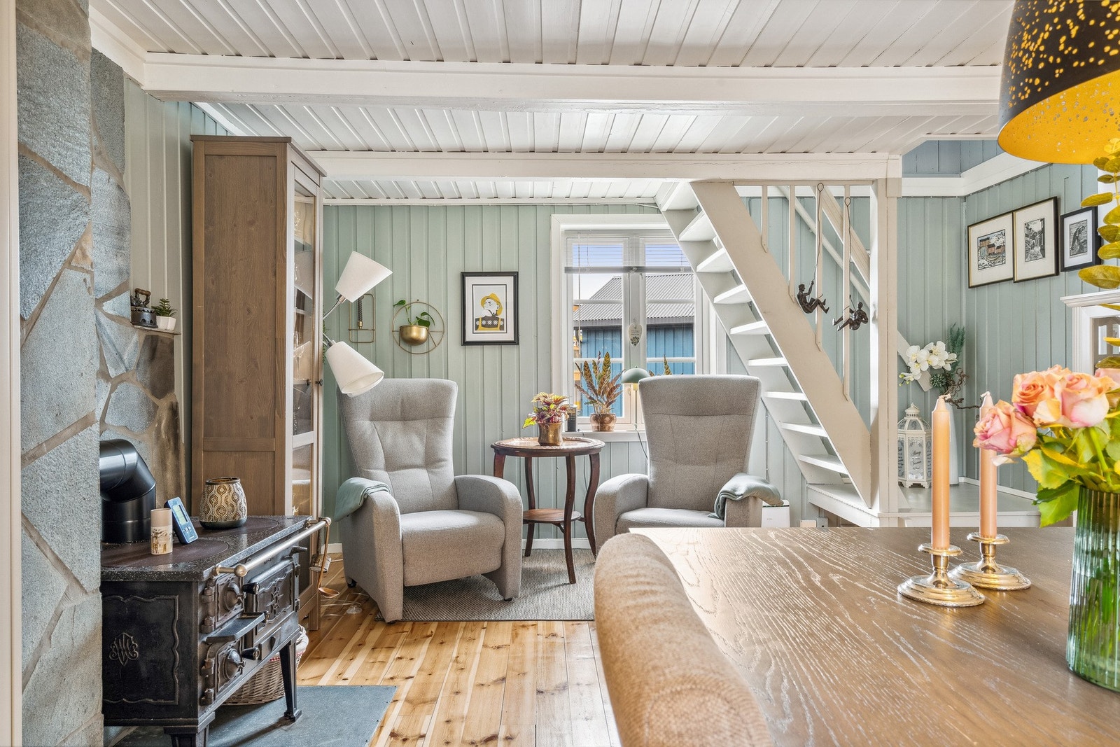 Sjarmerende innredet - Pipa er renovert med nytt innvendig røykrør. Galleribilde