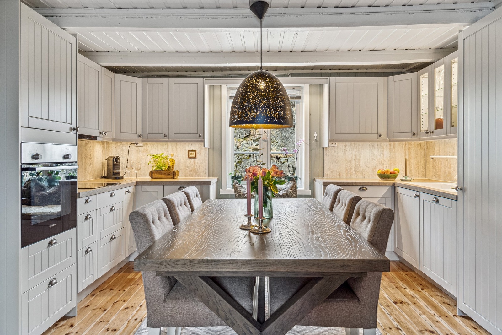 Velkommen til Burekka 6 - Attraktive rorbuer i Burekka i Stamsund - Dette er en av de største buene. Galleribilde