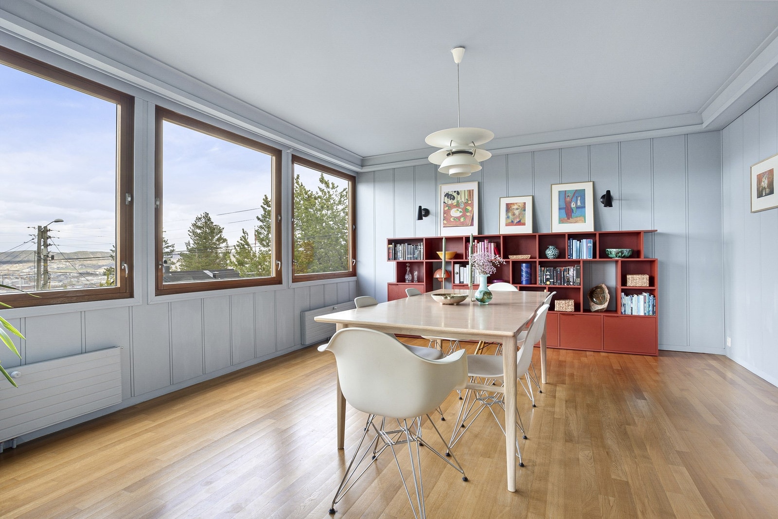 Spisestue med god plass til sittemøblement Galleribilde