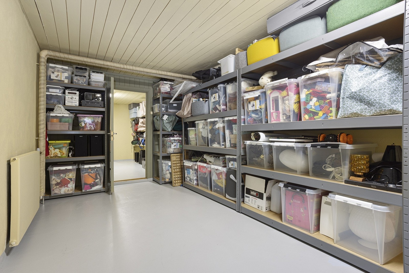 Svært god lagringsplass i flere kjellerboder Galleribilde