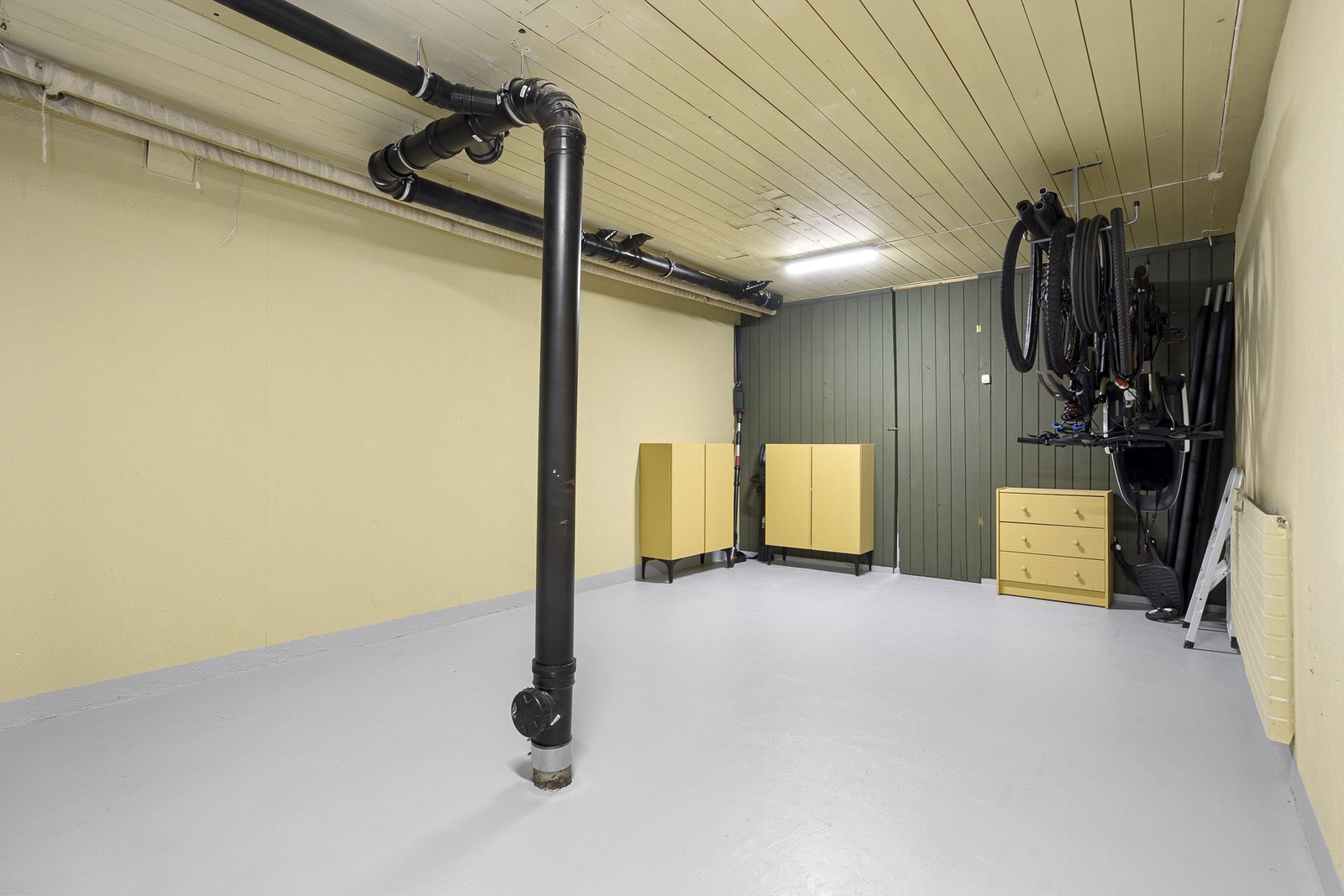 Svært godt lagringsplass i flere kjellerboder Galleribilde