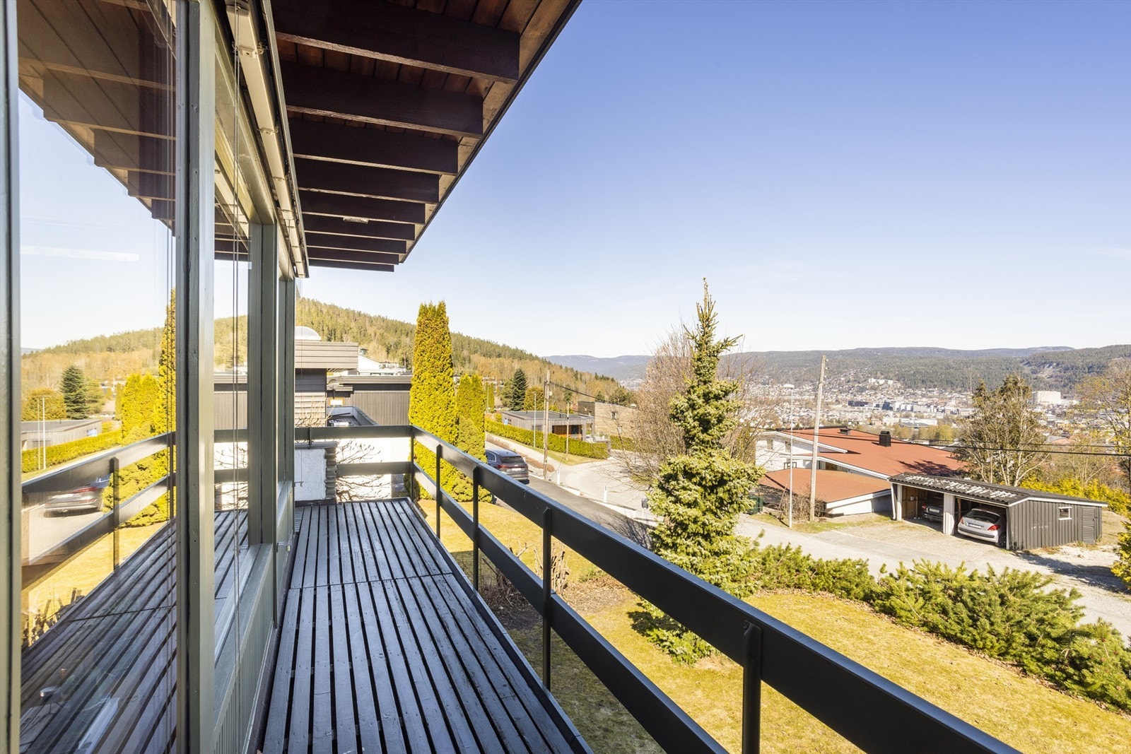 Nord- og vestvendt balkong på ca. 12 kvm Galleribilde