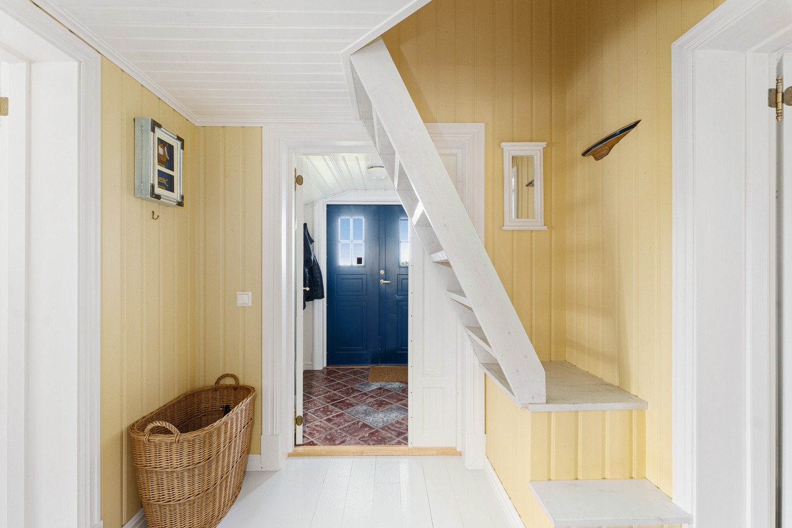 Trapp opp til 2.etg Galleribilde
