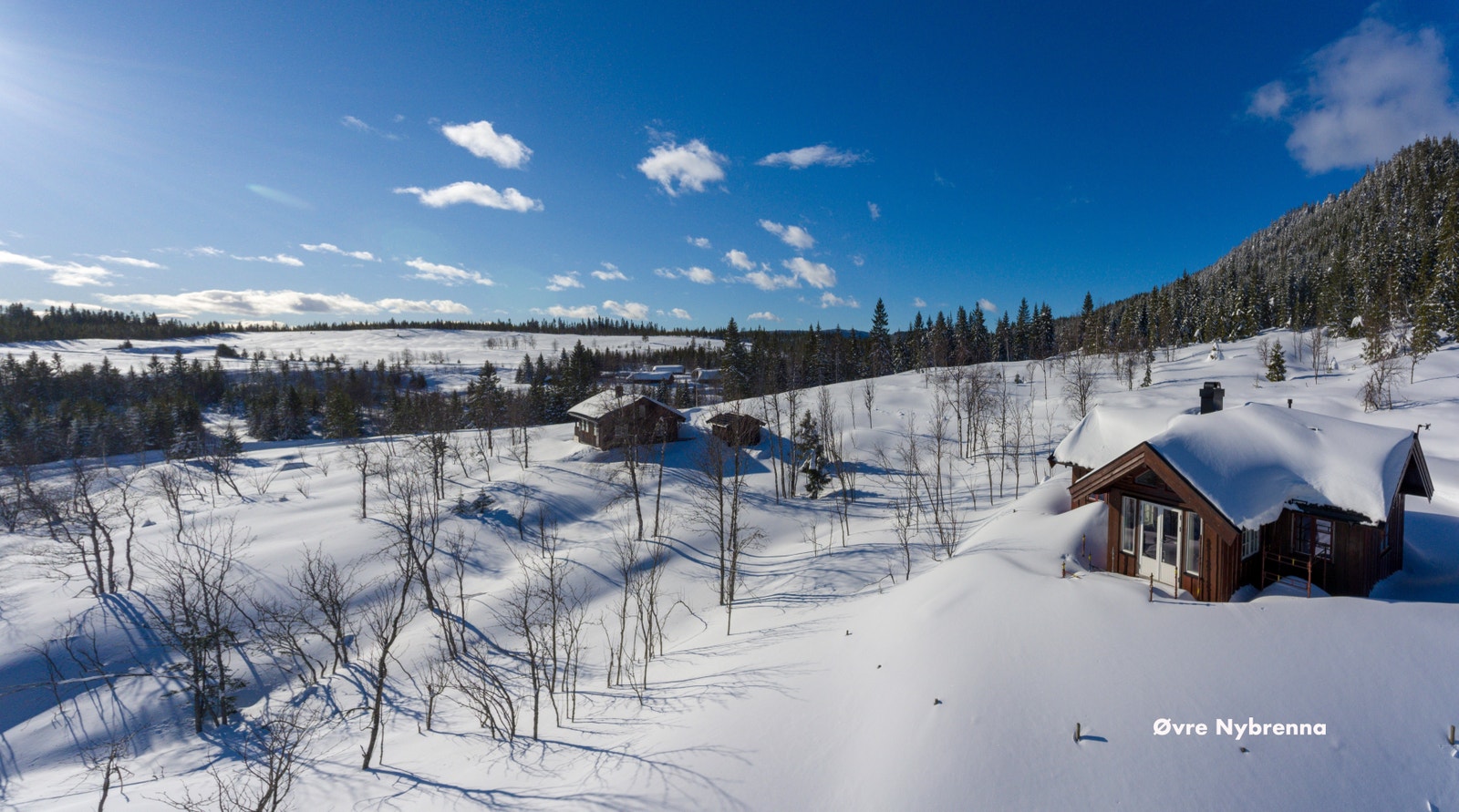 Hver tomt kan bebygges med inntil (BYA) 125 m2 inkludert parkering fordelt på 3 bygninger Galleribilde