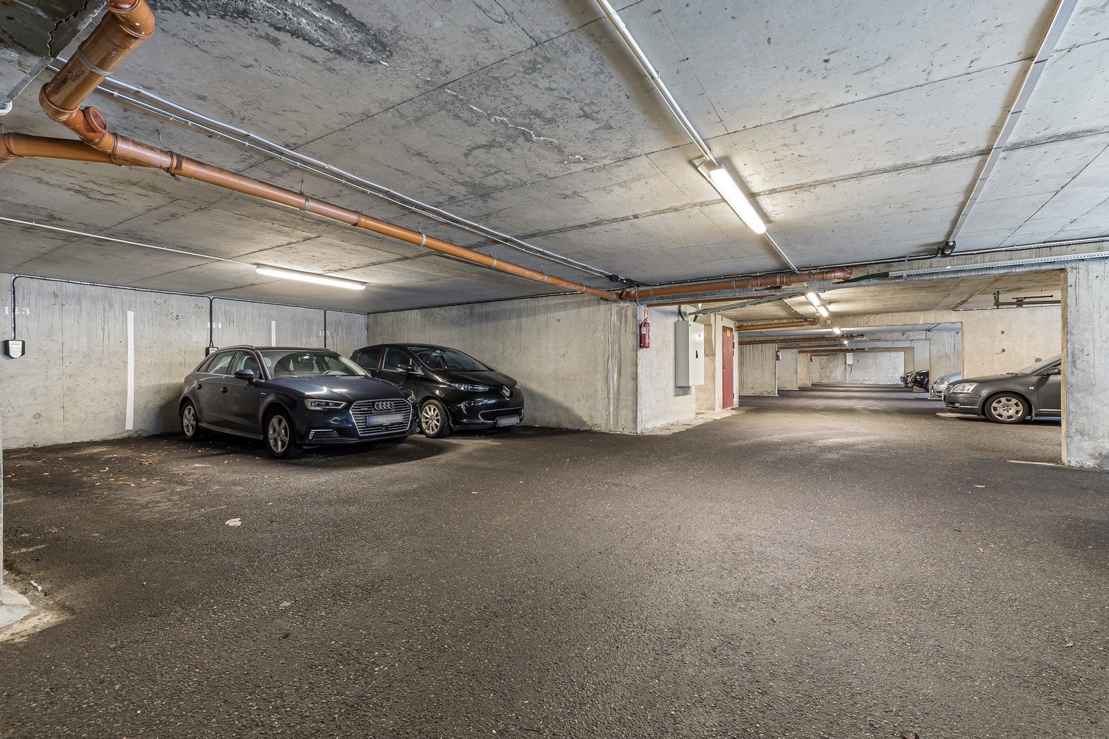 Det følger med parkeringplass i lukket garasje. Galleribilde