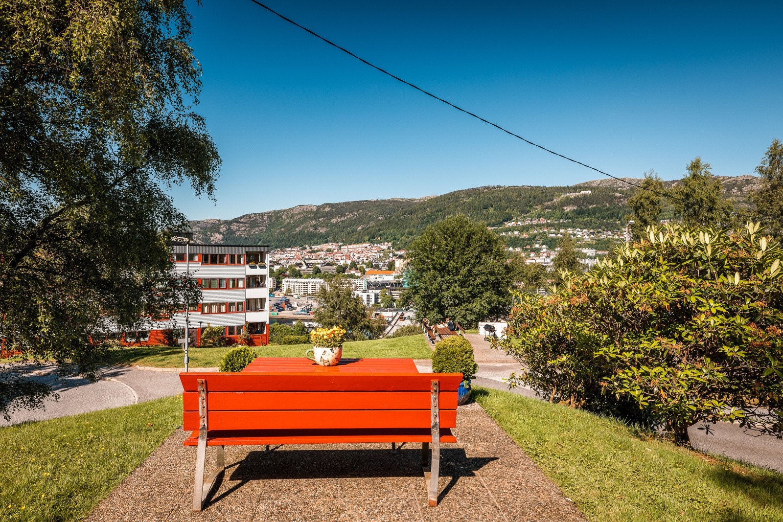 Muligheten for å grille og slappe av finnes også i borettslagets eget uteområde med egnet grillplass. Galleribilde
