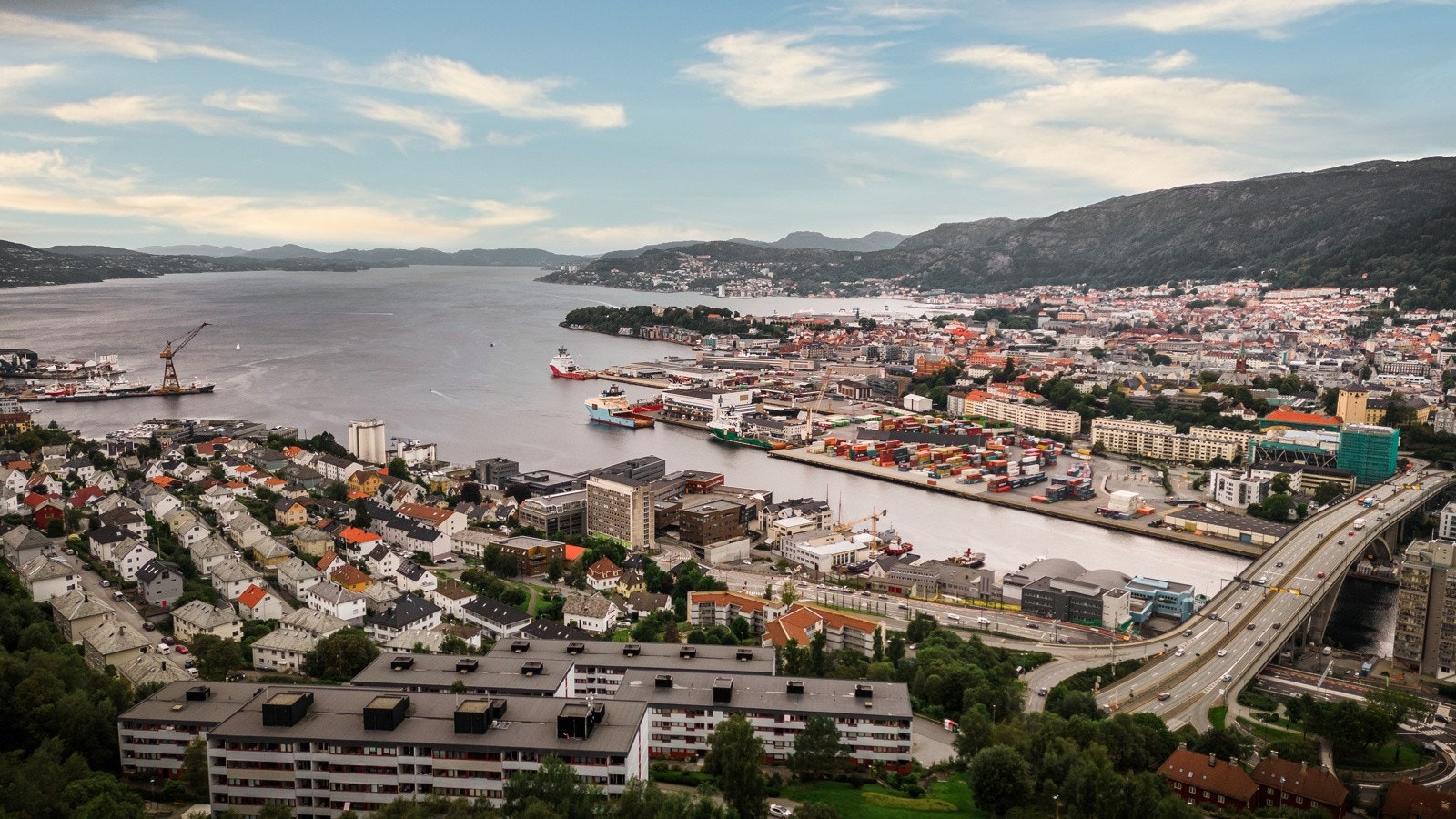Området er å betrakte som meget sentralt, med både nærhet til bykjernen, offentlig transport, turområder og byens studieinstitusjoner. Galleribilde