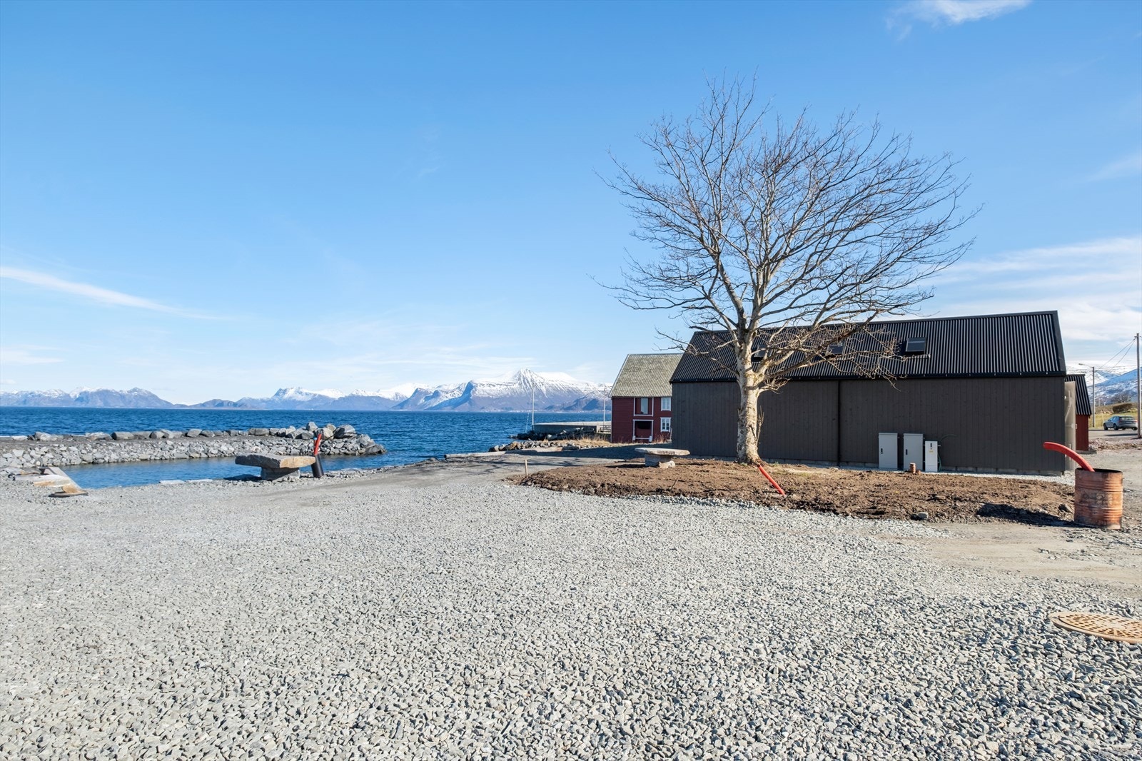 Her kommer fellesbygg for de som eier naust eller rorbu hvor man kan f eks koke seg en kaffe Galleribilde