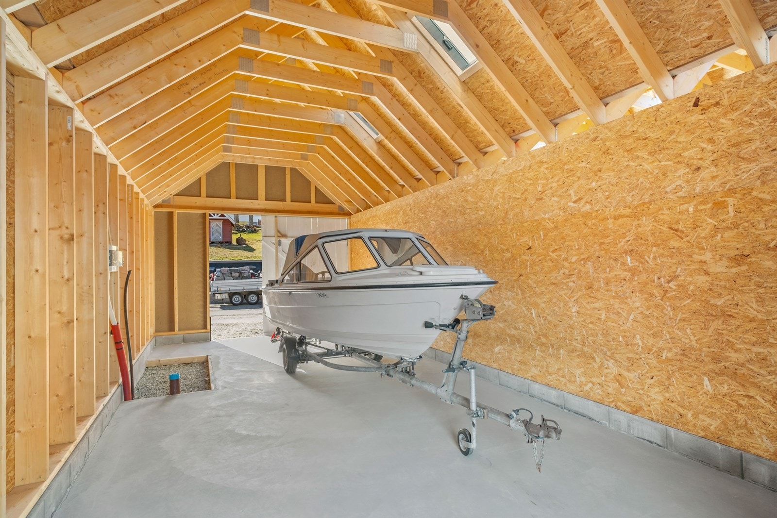 Innvendig i ene naustet Galleribilde