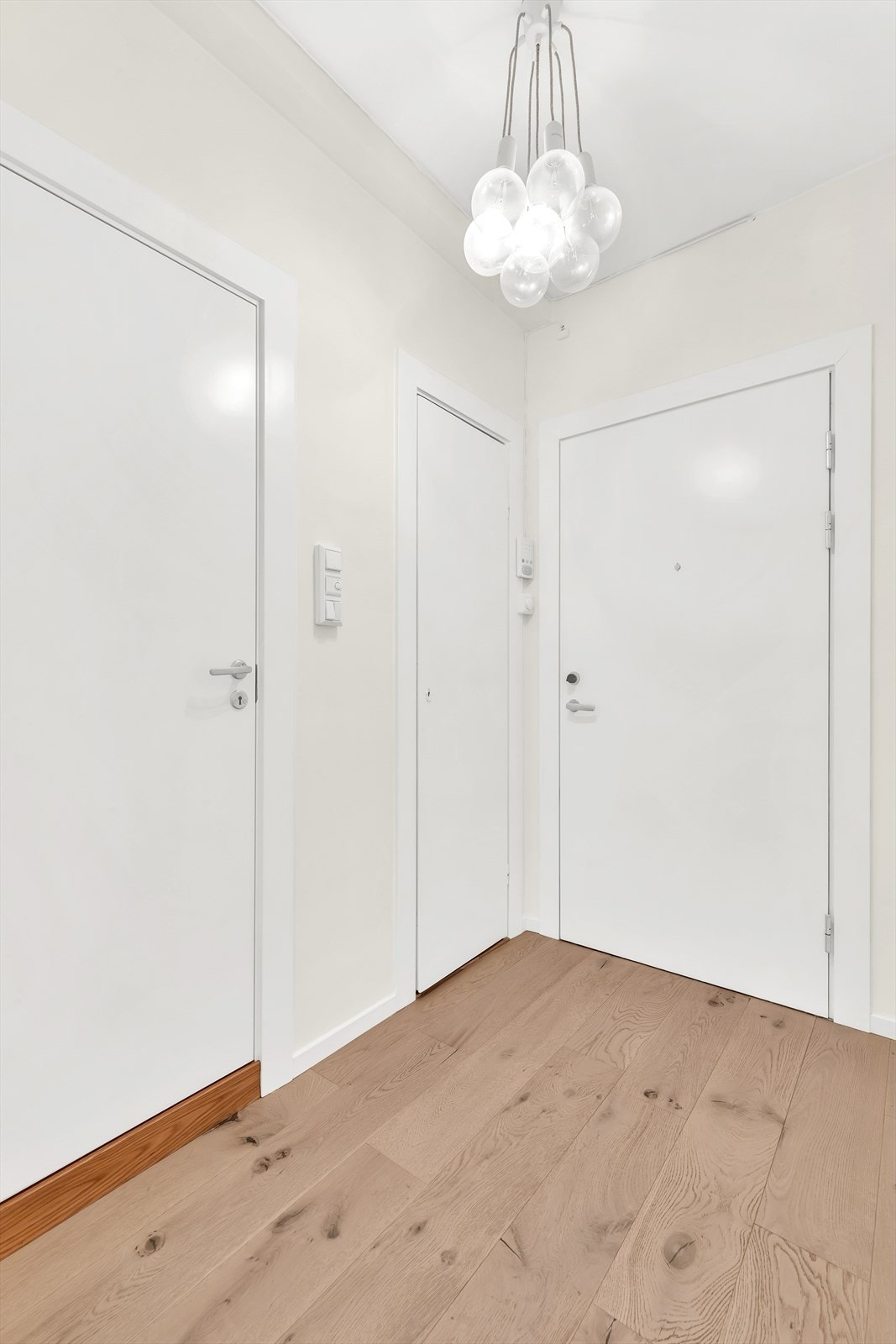 Velkommen inn! Med dørcalling slipper du gjestene enkelt inn. Galleribilde