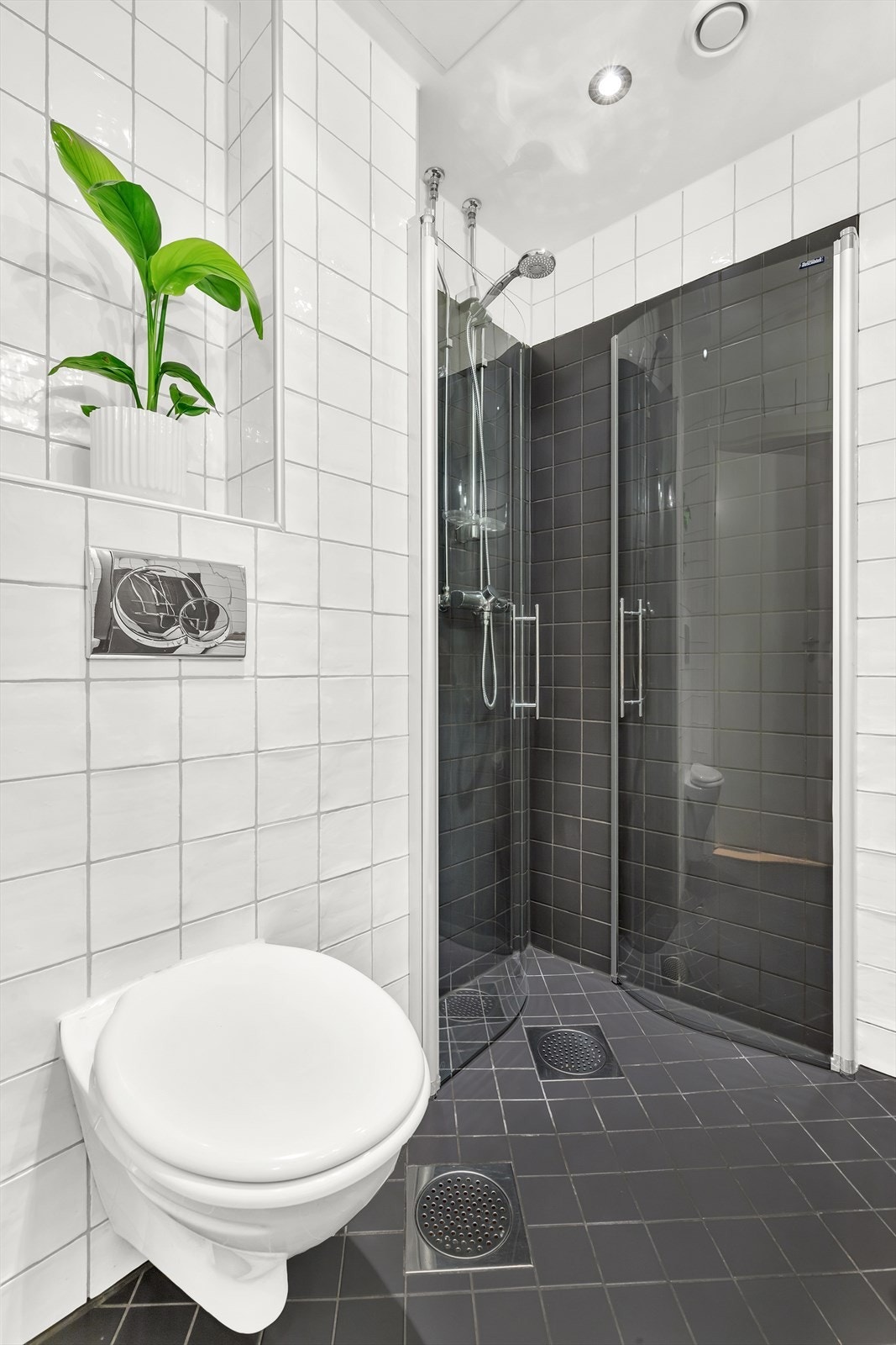 Moderne bad som ble renovert i regi av sameiet i 2010. Galleribilde