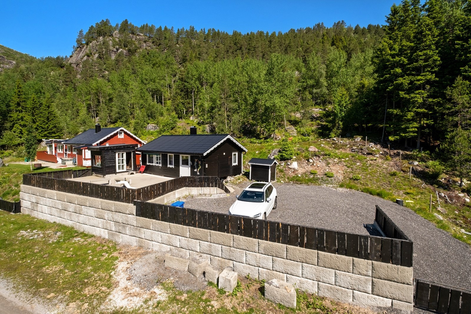 Hytte i naturskjønne omgivelser med bilvei frem til døra! Galleribilde