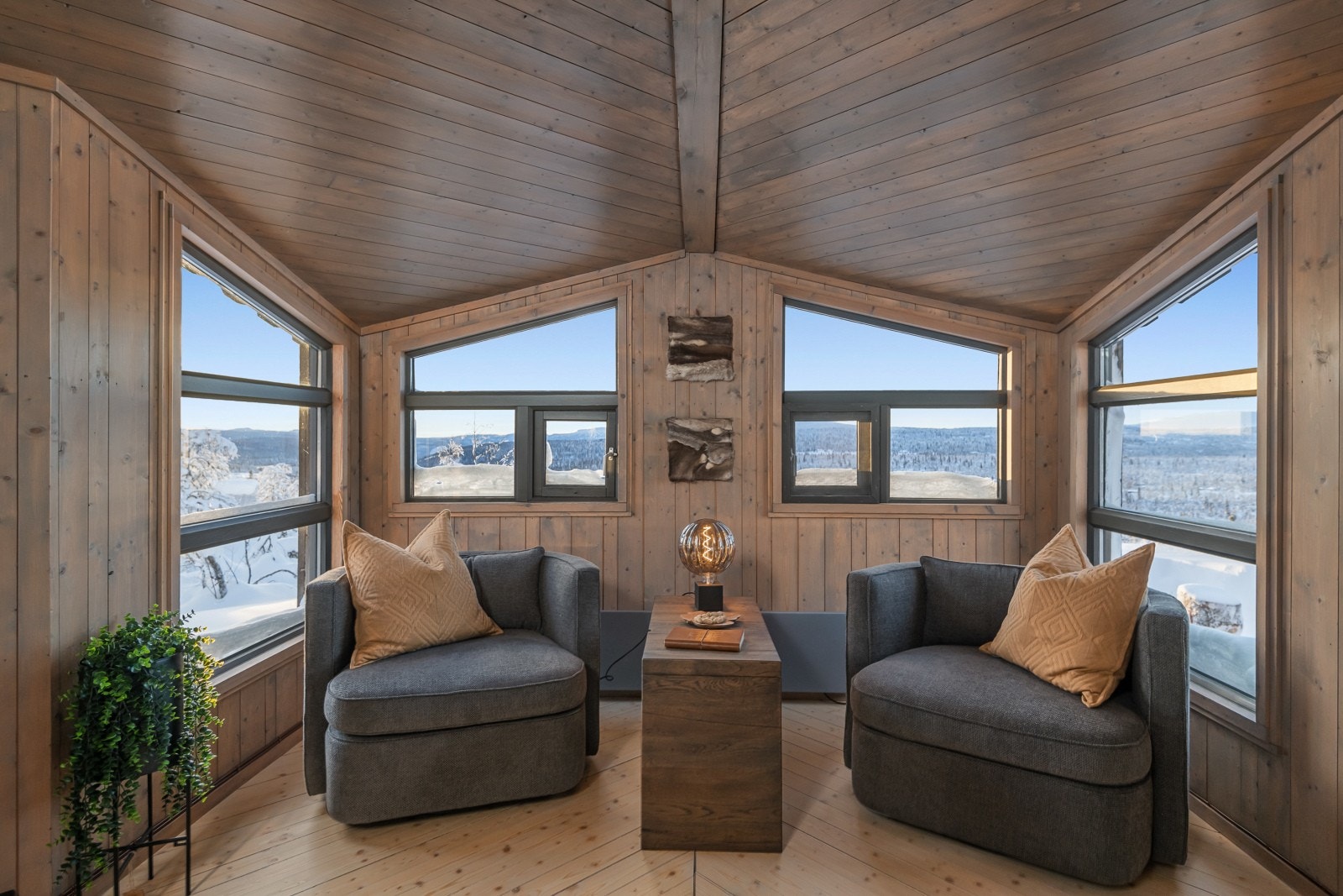 Hytta har en rekke spennende løsninger og lekre detaljer. Galleribilde