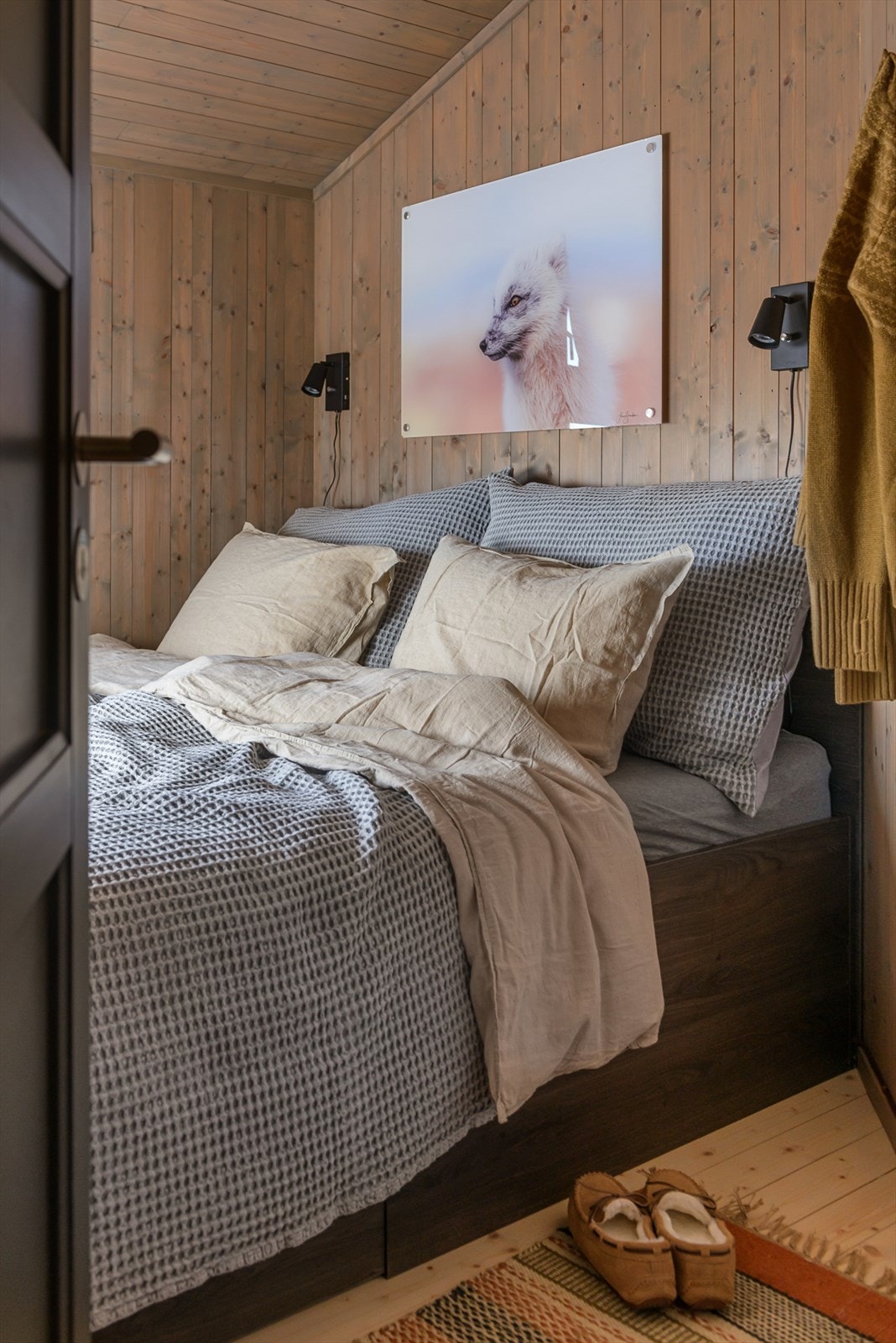 Det største soverommet er i dag innredet med dobbeltseng. Galleribilde