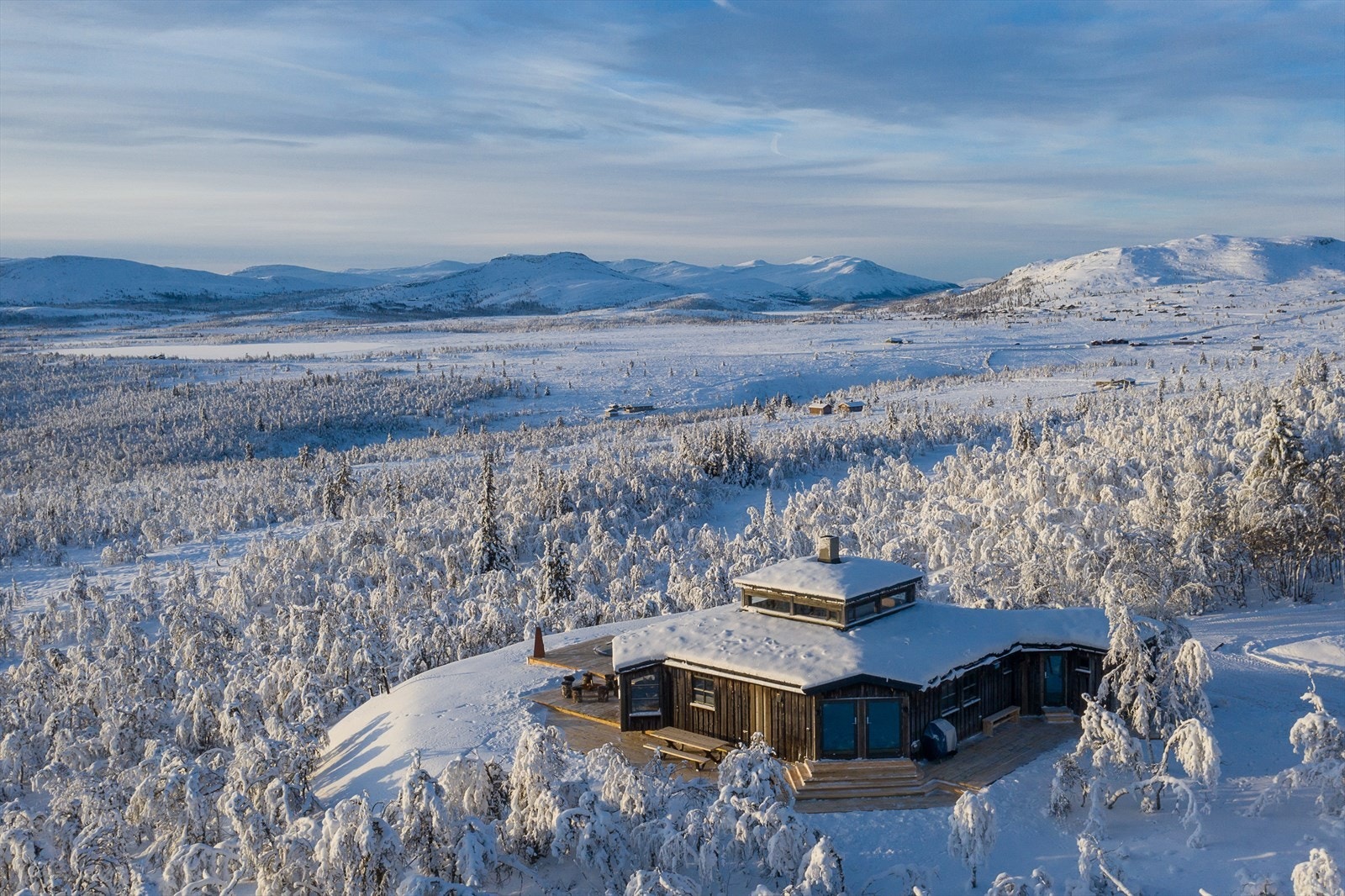 Vi har gleden av å presentere Veslefjellvegen 109 med en helt unik beliggenhet v/ Spidsbergseter på Venabydsfjellet! Galleribilde