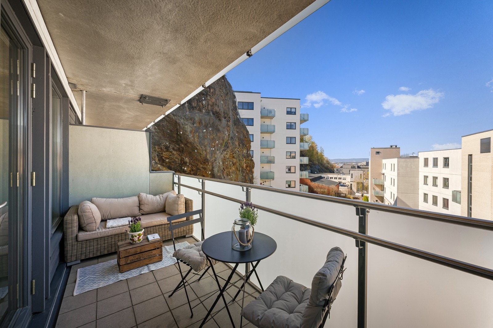 Velkommen til Ekebergveien 5A, en lys, pen og moderne 2-roms leilghet Galleribilde