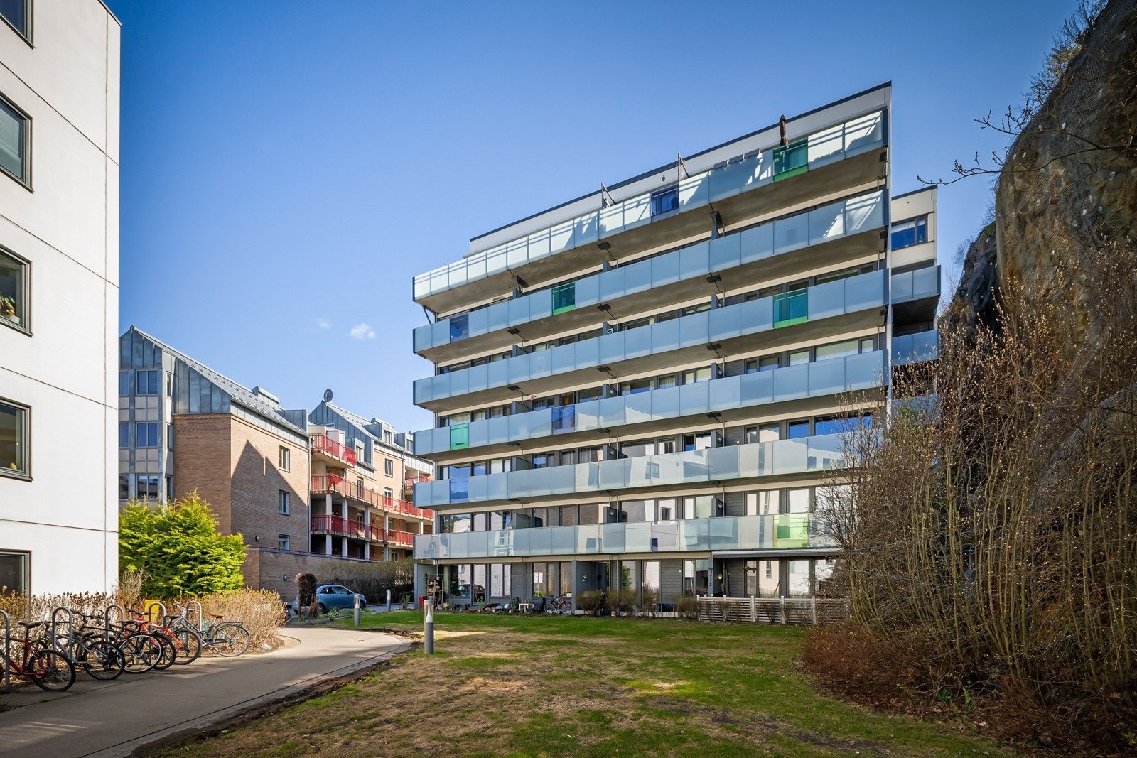 Moderne bygg fra 2007 med felles takterrasse Galleribilde