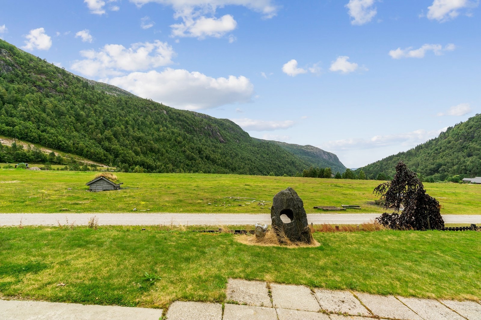 Utsikt ut over Lilandsdalen Galleribilde