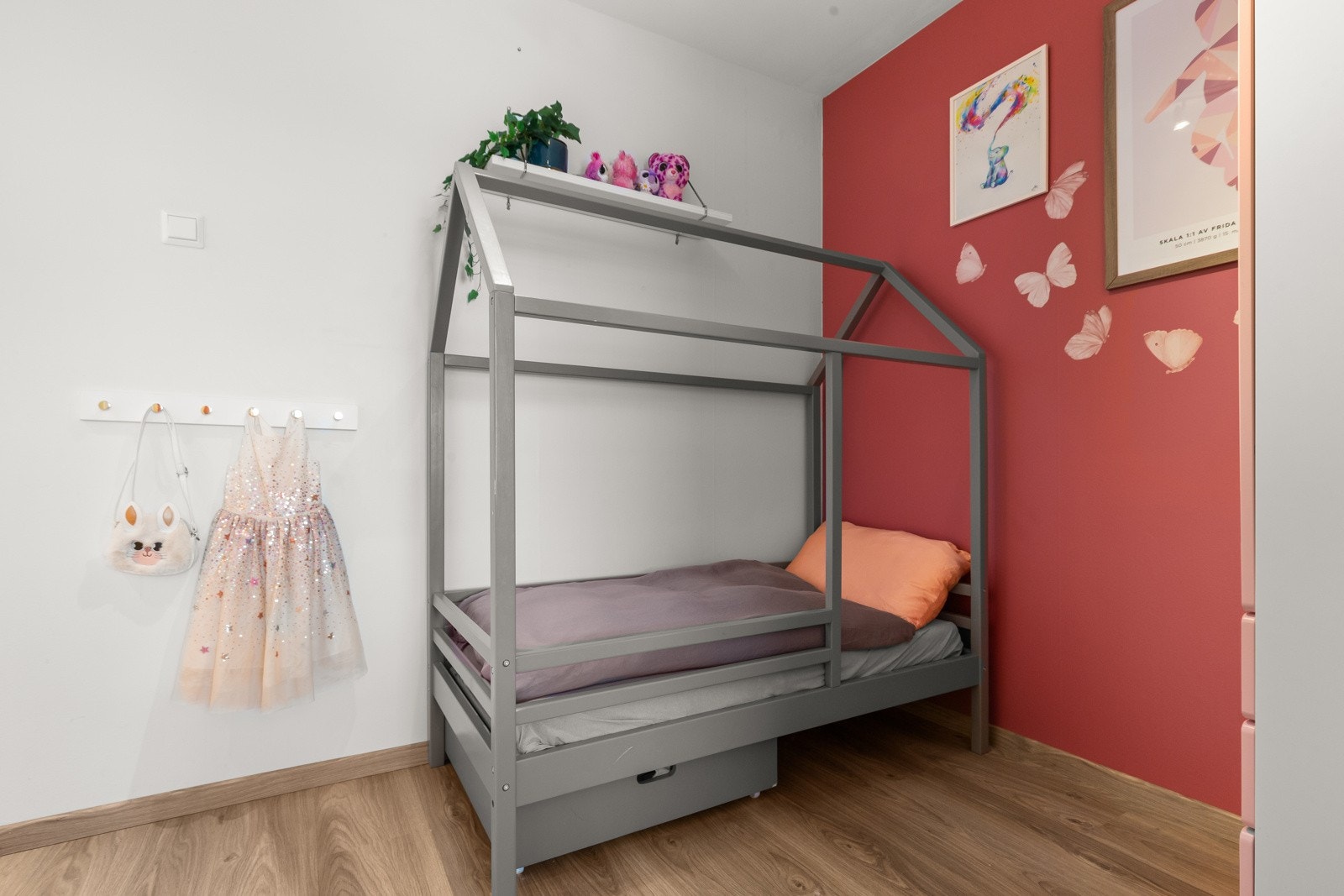 Dette rommet er i dag innredet som soverom, men er i utgangspunktet ikke godkjent som soverom. Galleribilde