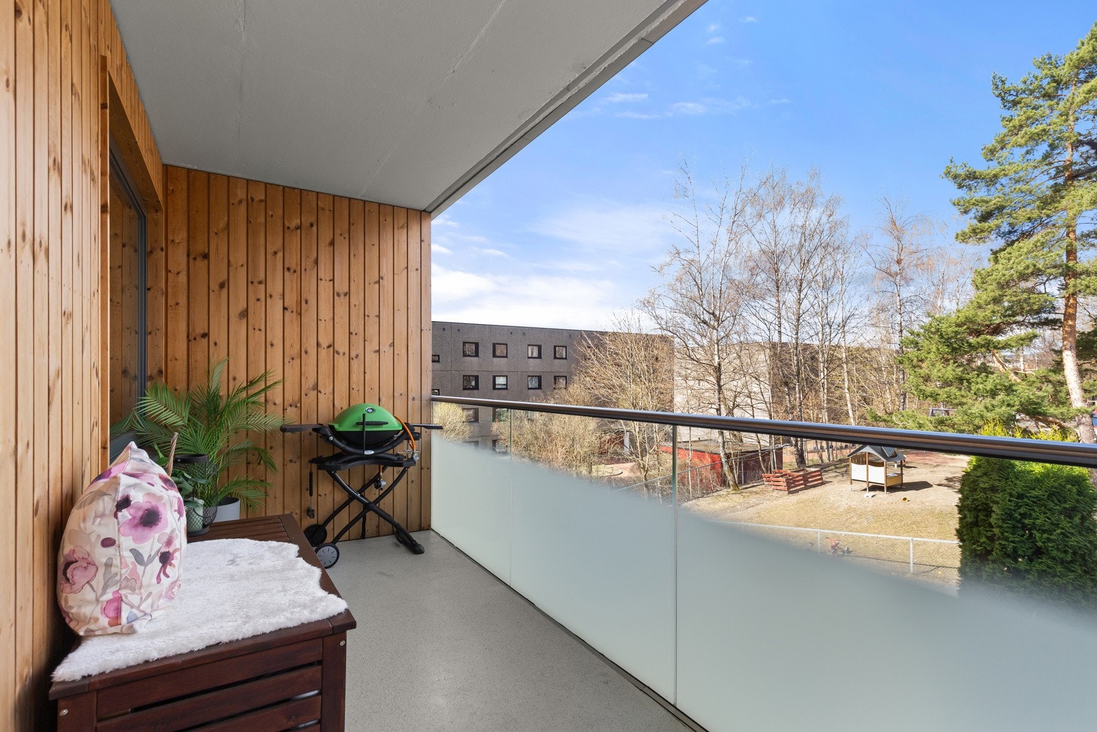 Fra stuen er det adkomst til en romslig balkong på 10,8kvm. Galleribilde