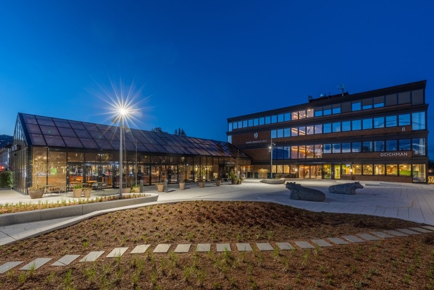 Nye Røa Torg og kjøpesenter- gangavstand fra leiligheten til alt man trenger av fasiliteter. Galleribilde