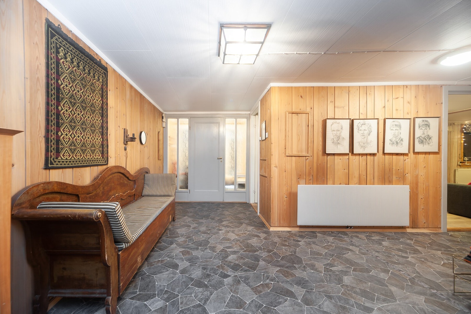 Hall - selgers bilde Galleribilde