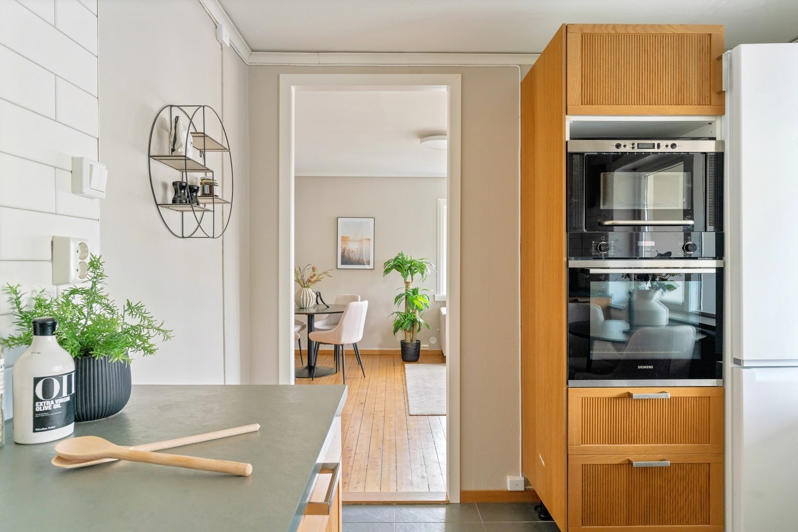 Fra kjøkken mot stue. Galleribilde